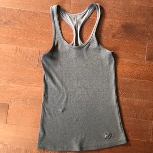 🌸 Under armour tank top 2/20$